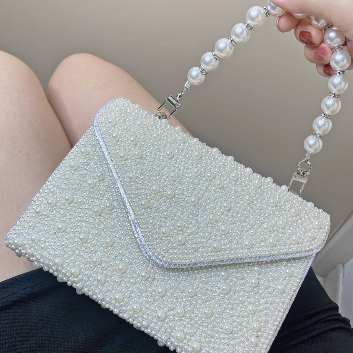 2025 Light Luxury Pearl Banquet Bag Fashion Designer Women s Flip Up Handbag Social Celebrity Evening Dress Bag Handbag Casual Wallet Crossbody Bag