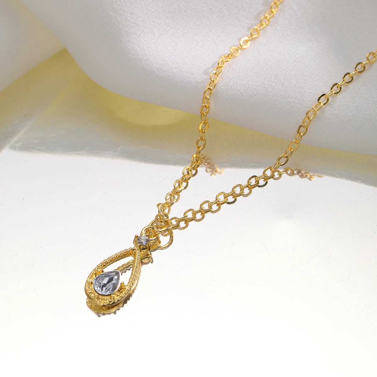 French Micro-inlaid Zircon Water Drop Temperament Super Immortal Necklace Girl Student Clavicle Chain Girl Ins Cold Breeze W250318