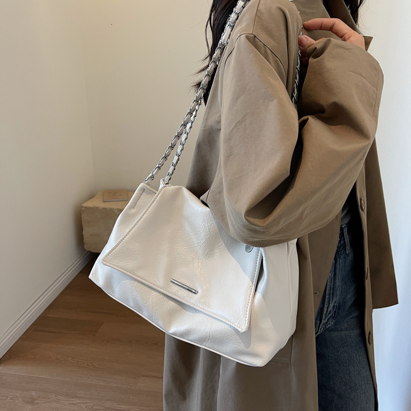 Large Capacity For Women In New Trendy And High End Single Shoulder Bag Summer Super Hot Commuting Chain Crossbody Bag Shoulder Bags