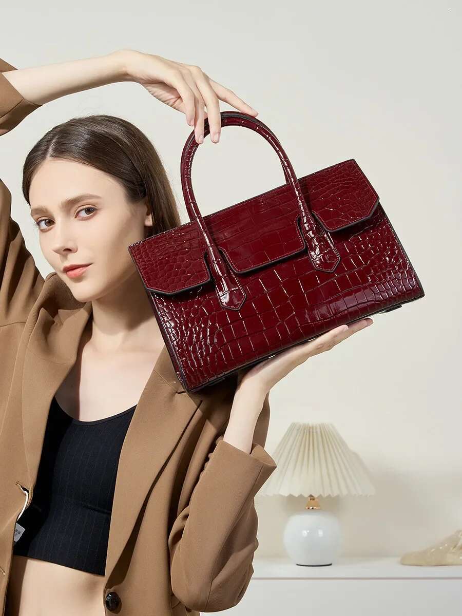 2024 New Patent Leather Women Shoulder Bag Ladies Cowhide Commute Satchels Crocodile Handbag High Quality Cowskin Messenger Bags