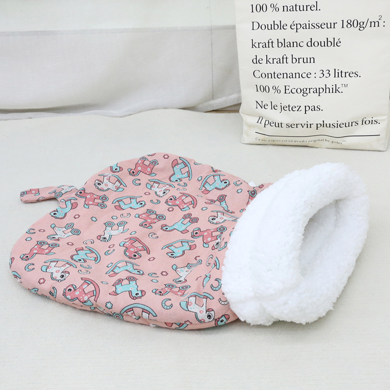New Autumn and Winter Warm Pet Sleeping Bag Lamb Fleece Warm Cat Nest Drill Hole Bedding Semi Closed Dog Nest Suitable for Dogs