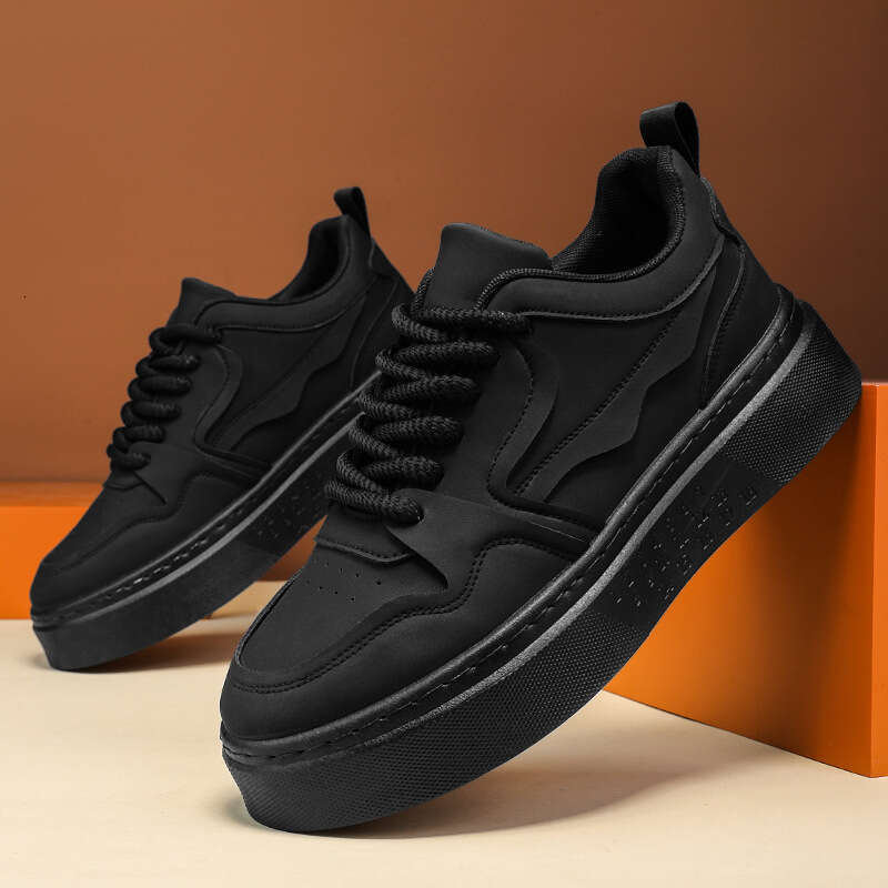2025 New Spring Kitchen Work Labor Protection Sports and Leisure Black Men's Board Shoes Trendy