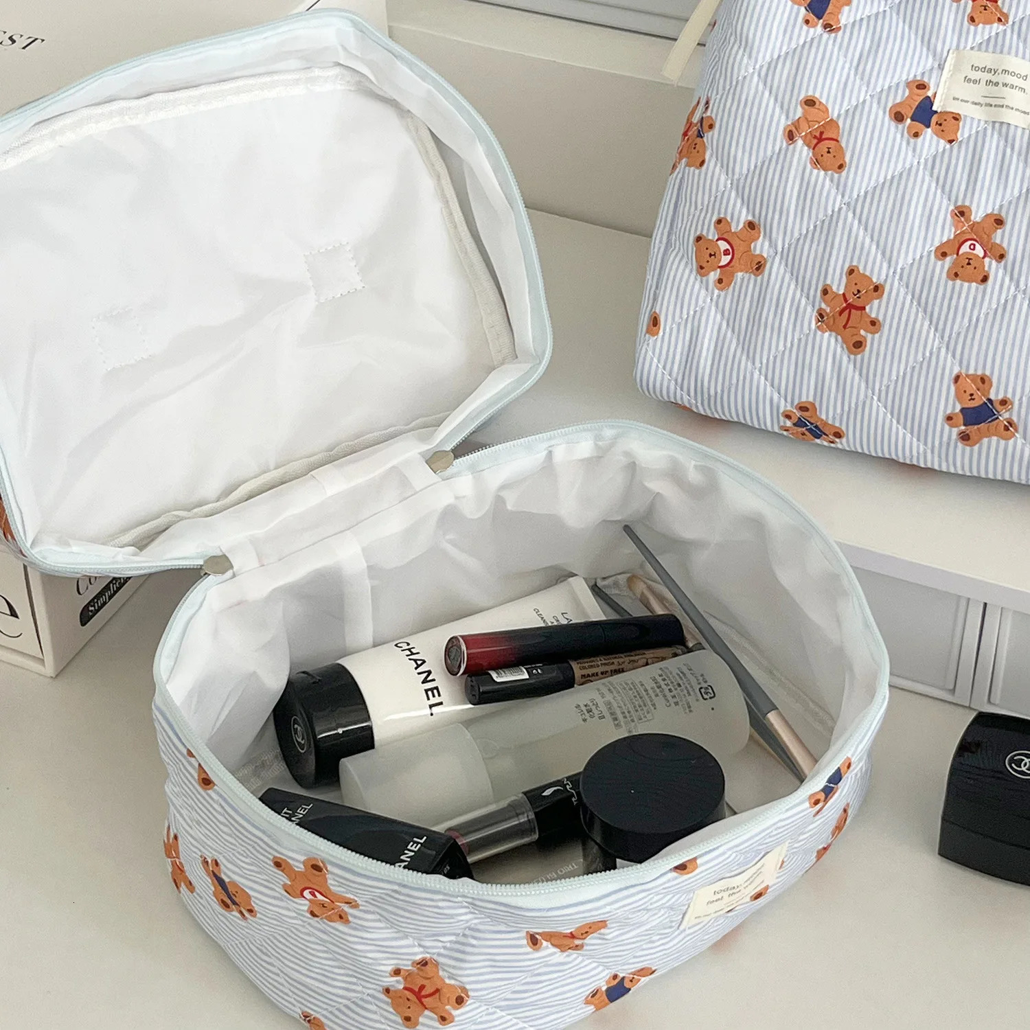 Womens Cosmetic Bag Striped Bear Makeup Bag Cartoon Go Out Large Capacity Toiletry Storage Bag Bolsa De Maquillaje Viaje Sweet 250314