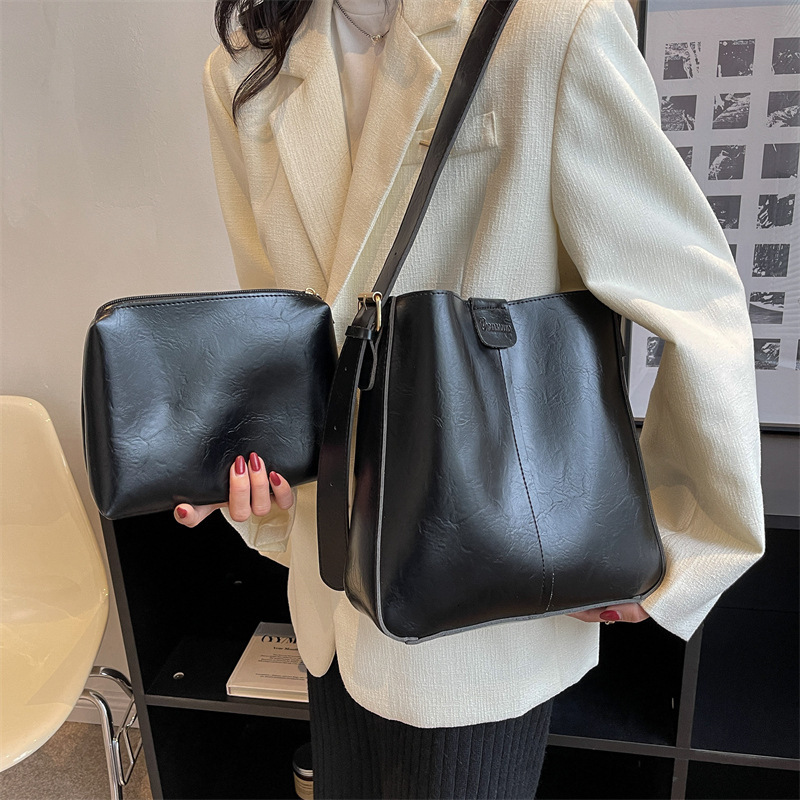 Fashionable Bucket fashion New Korean Version Popular Casual Large Capacity Niche Single Shoulder Women's Bag Fashion Shoulder Bags