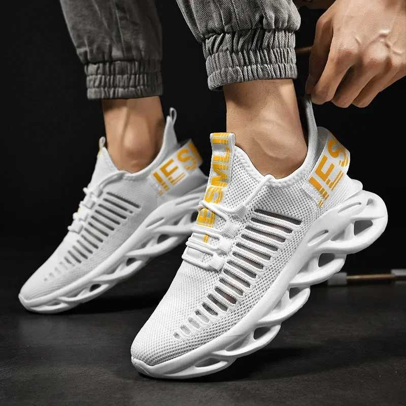 Mesh casual shoes mens sports shoes breathable mens sports shoes lace up lightweight plus size mens tennis shoes black and white brown green Y250318
