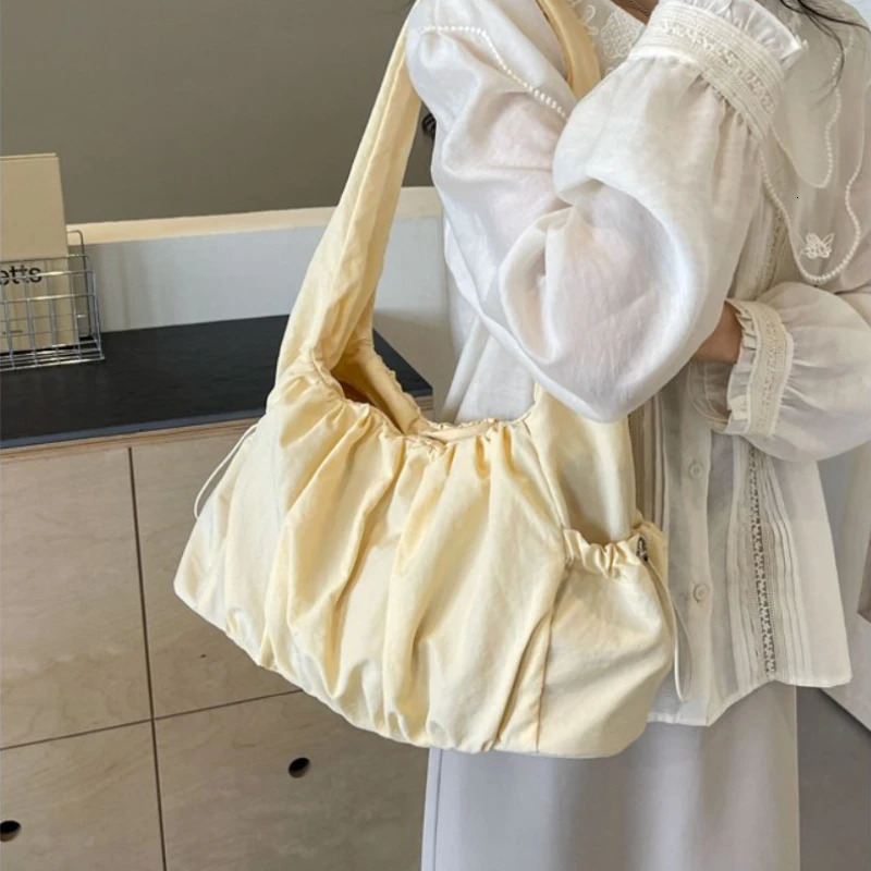 Spring Solid Color Casual Large Capacity Shoulder Bag Lightweight Pleated Bag Womens Soft and Elegant Versatile Commuting Bag R250318