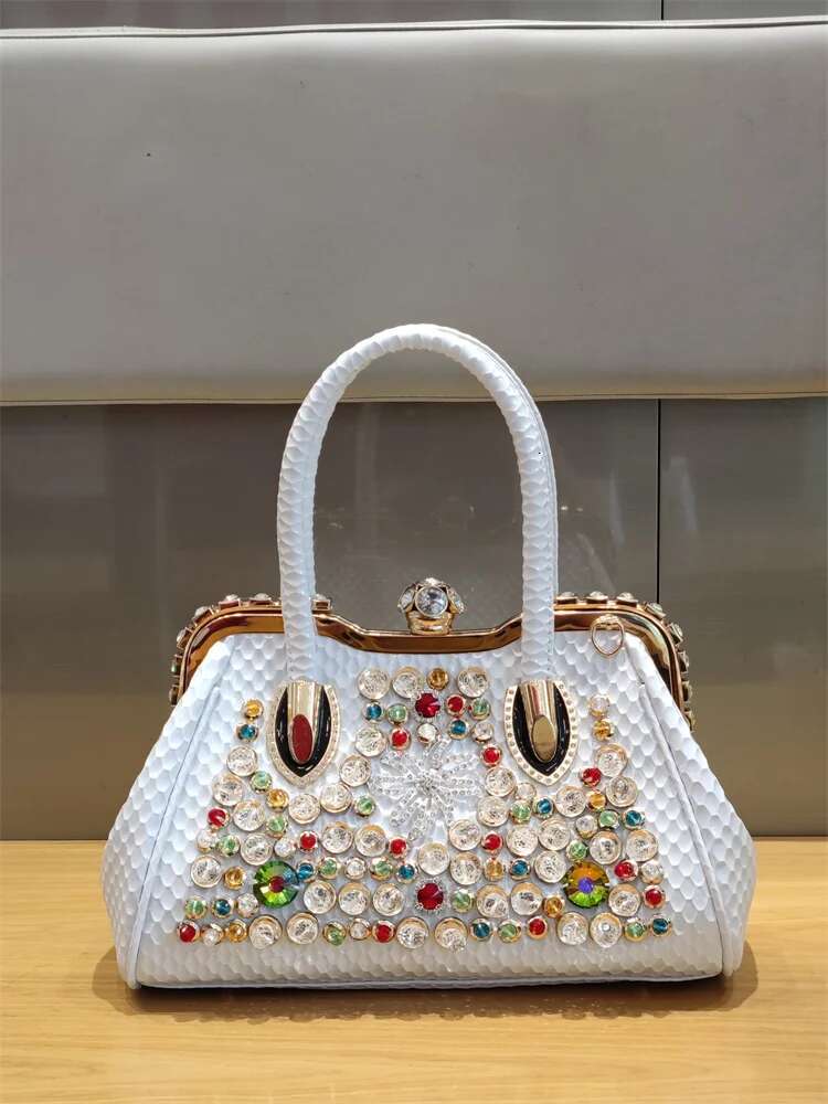 2024 New Light Handbag Fashion High-End Elegant Crossbody Shoulder Large Capacity Dia Women's Bag