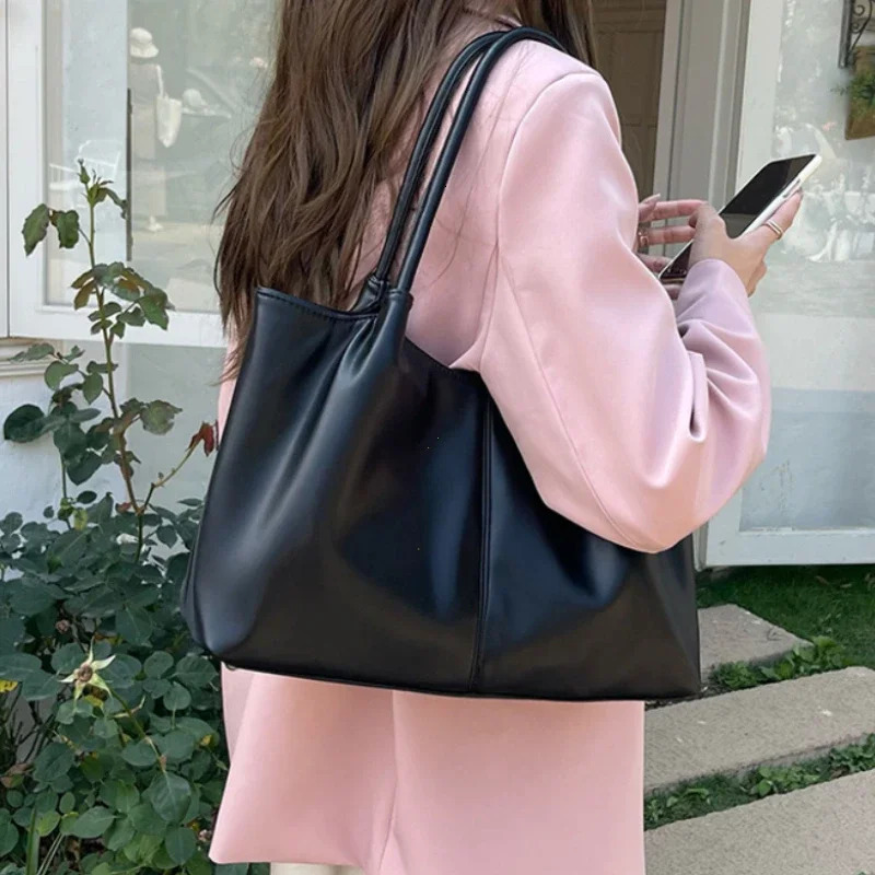 Simple White Shoulder Bag 2025 Womens PU Leather Soft Underarm Tote Bag School Large Capacity Bag Full Student Shopping Handbag R250318