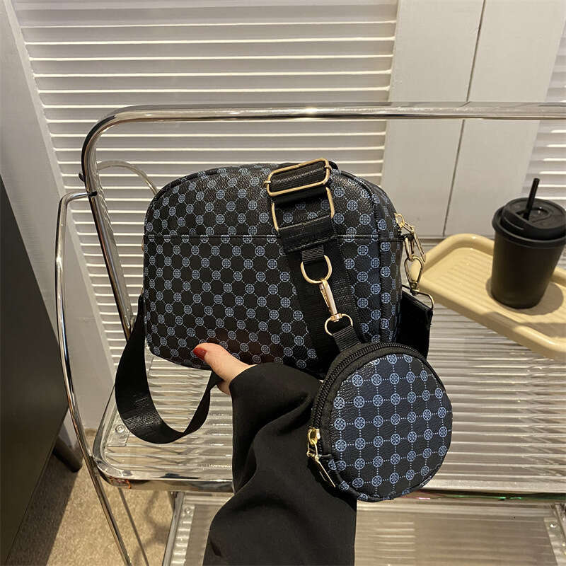 2023 Summer New Casual Shoulder Women, Simple Crossbody Bag, Personalized and Fashionable Small Square Bag for Women