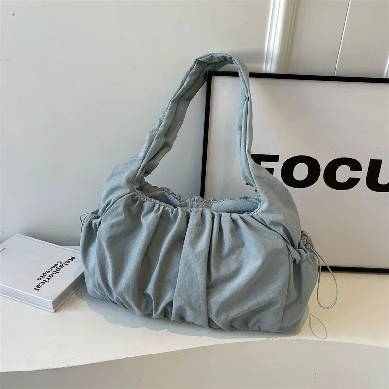 Spring Solid Color Casual Large Capacity Shoulder Bag Lightweight Pleated Bag Womens Soft and Elegant Versatile Commuting Bag R250318
