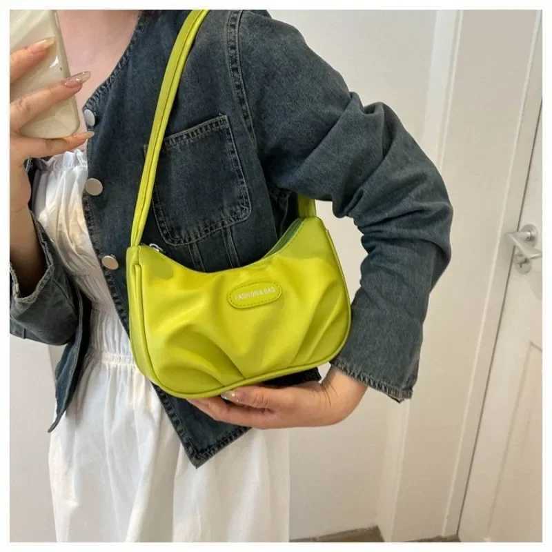 2025 Solid Color PU Leather Shoder Bag Wen Designer Casual Purse Cmuting Small Handbag Hobos Underarm Bag Fem Z250318