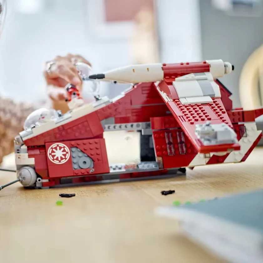 1083 pieces of space warfare Coruscant Guard Gunship Building Blocks assembled by 5 people toy building blocks childrens and adult giftsXJ250318