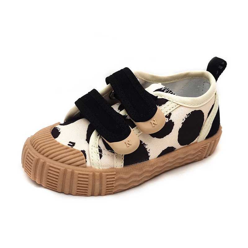 Childrens canvas sports shoes childrens black non slip casual shoes breathable and comfortable running shoes for boys and girlsXJ250318