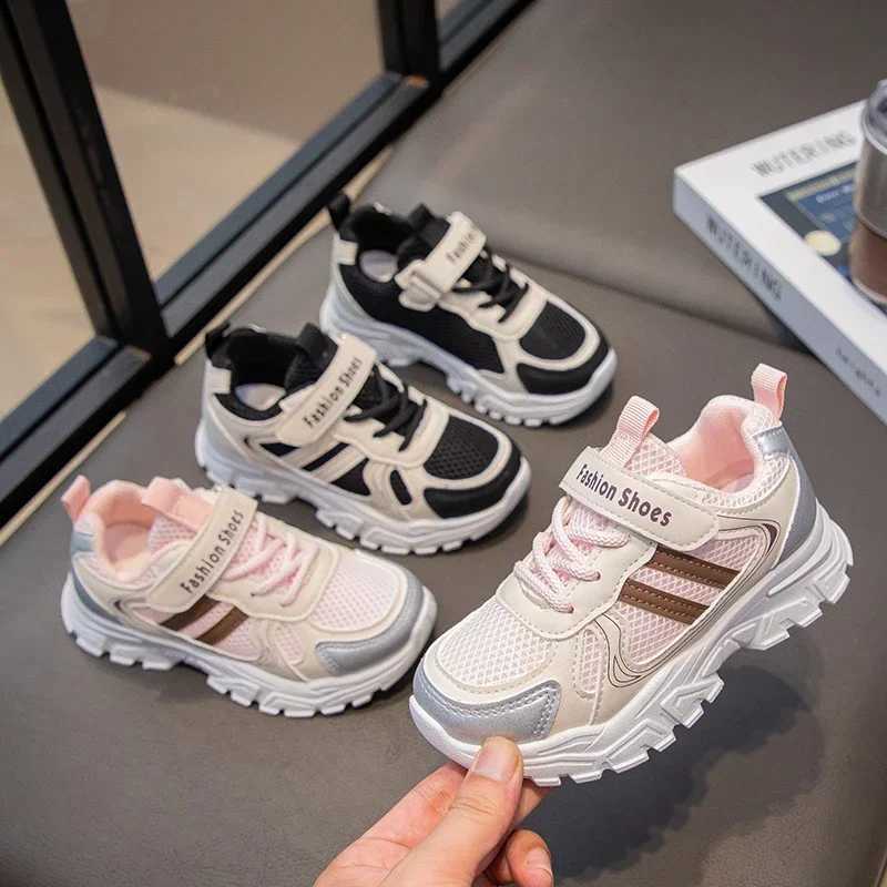Childrens sports shoes mesh breathable childrens running shoes thick soft sole trend 2024 fashion new student sports shoes hook and loop W250318