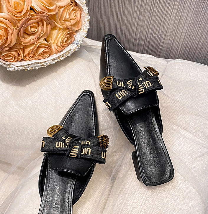 Baotou half slippers fashionable outdoor wear New style pointed-toe lazy mules for spring and summer Large-size women's shoes in sizes 41-43