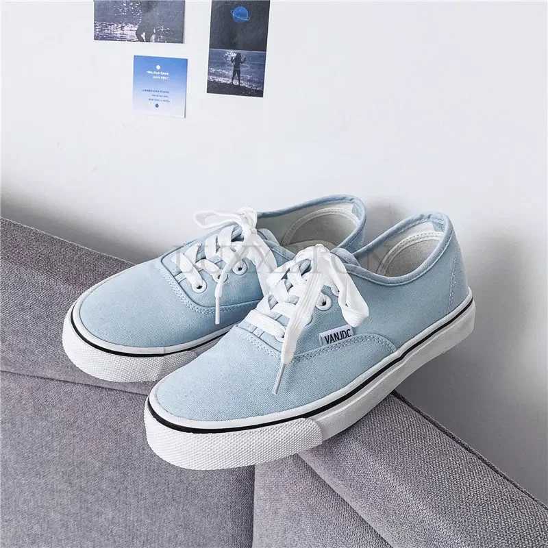 Casual flat canvas sports shoes outdoor solid color light sports shoes tennis Fem streetwear lace Vcanize shoes Y250318