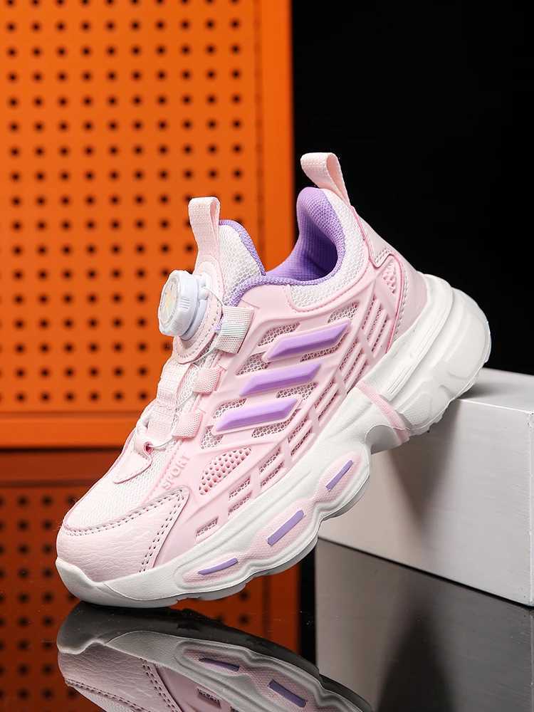 Casual sports shoes lightweight sports shoes breathable and anti slip new sports shoes W250318