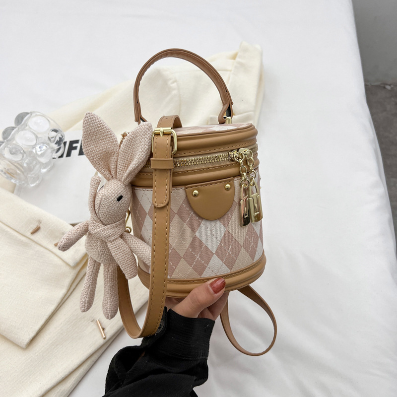 Minimalist Diamond Shaped Cylindrical Women's 2023 New Summer Fashion Casual Crossbody Bag, Portable Bucket Bag For Women Fashion Shoulder Bags