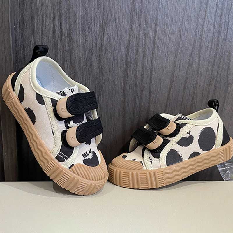 Spring and summer childrens canvas shoes childrens casual sports running shoes soft bottom anti slip and breathable childrens flat sports shoesXJ25031