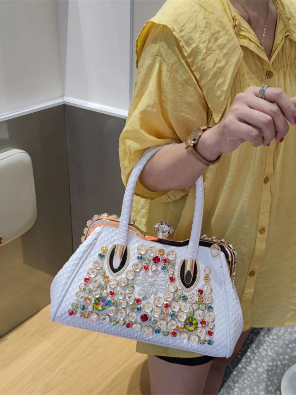 2024 New Light Handbag Fashion High-End Elegant Crossbody Shoulder Large Capacity Dia Women's Bag