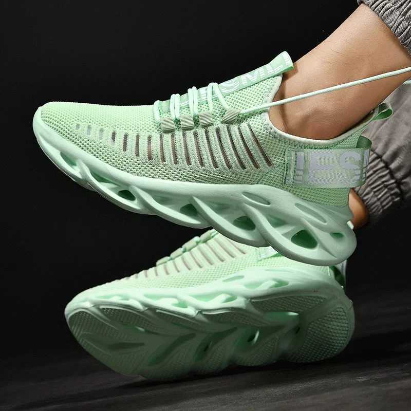 Mesh casual shoes mens sports shoes breathable mens sports shoes lace up lightweight plus size mens tennis shoes black and white brown green Y250318
