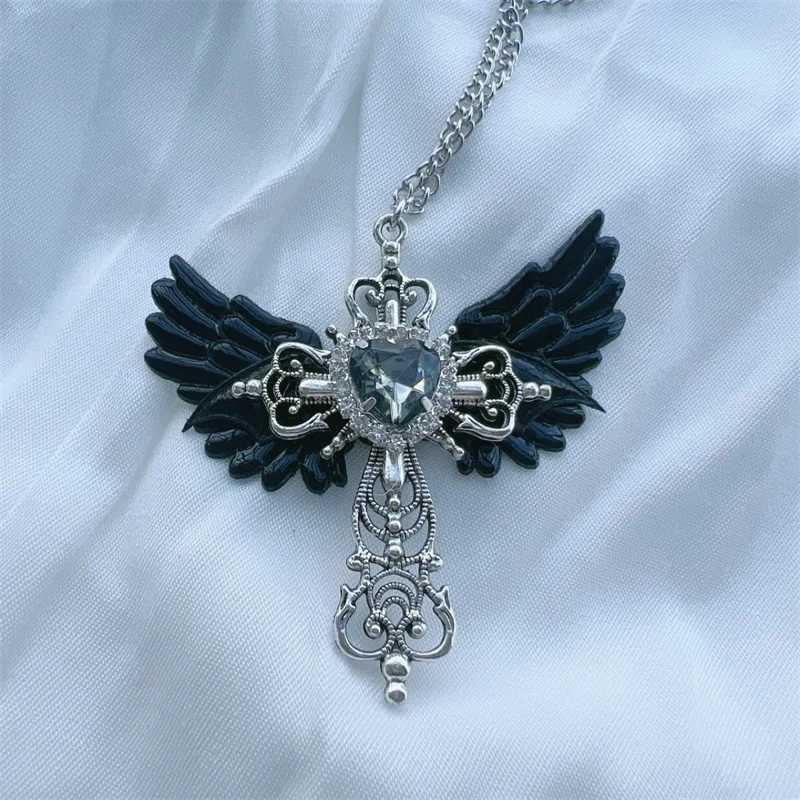 Gothic sexy accessory wing cross pendant necklace Y2K jewelry heart-shaped crystal necklace punk charm necklace W250318