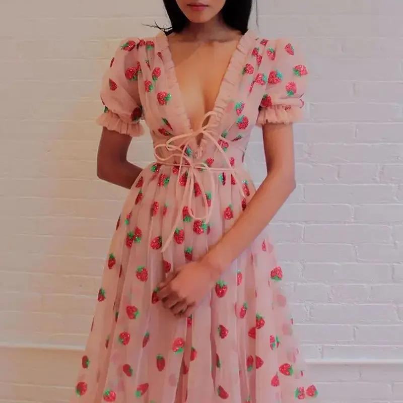 French strawberry two tone V-neck long skirt with sequins and pleated edges fashionable mesh sleeveless robe 250314