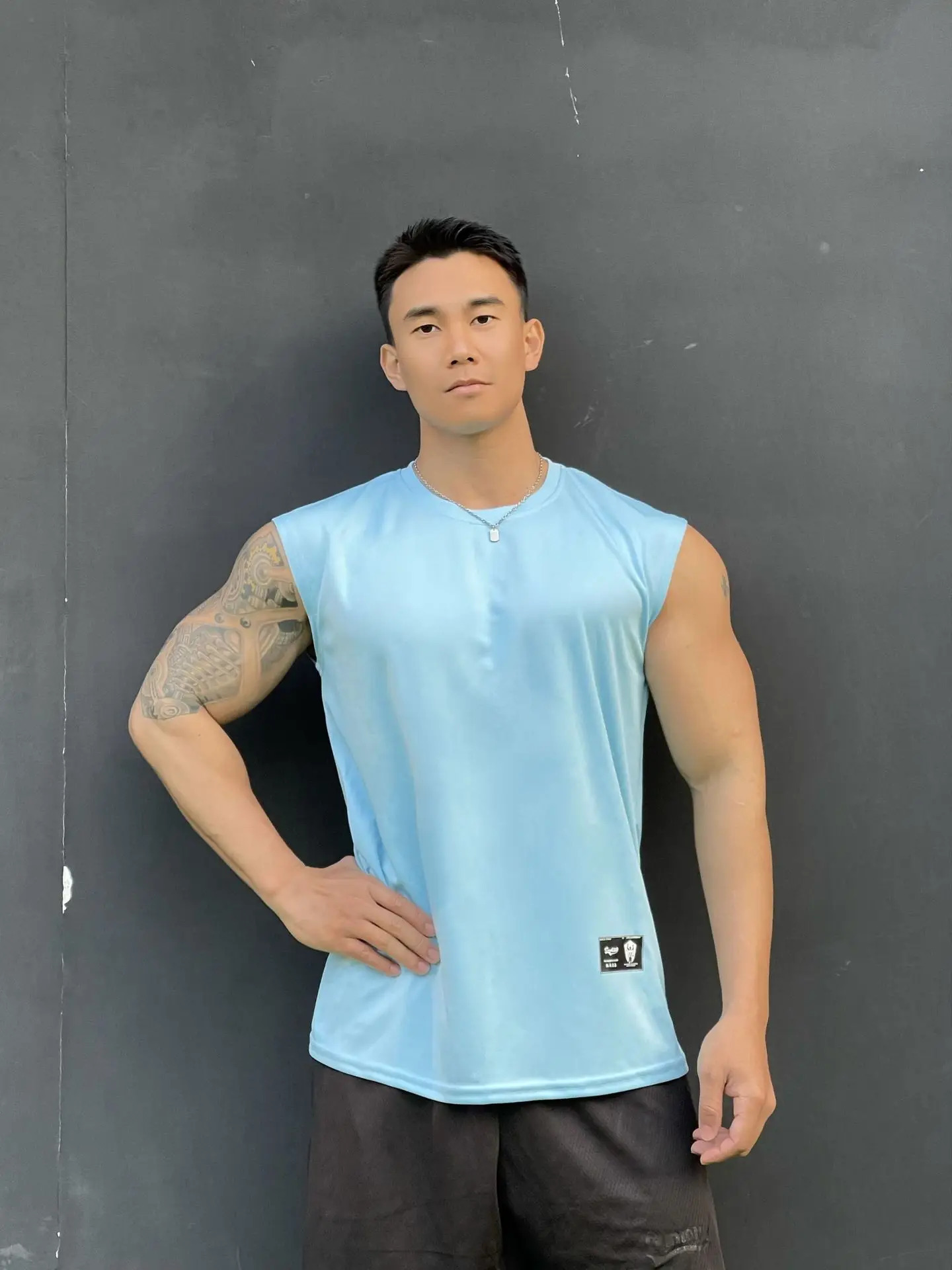 2024 Fitness Tank Top Mens Gym Exercise Sleeve Summer Loose Underwear Basketball Running Ves 250314Z