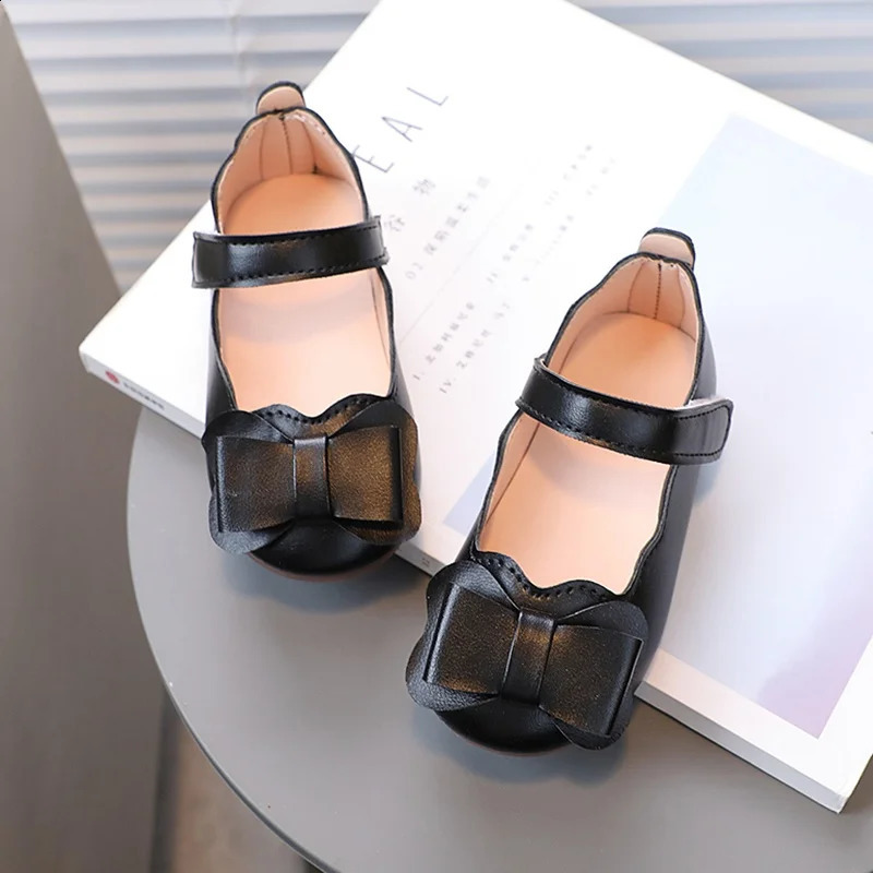 Spring and summer girls leather shoes cute soft with anti slip bow n at the bottom casual childrens party princess flat 250319