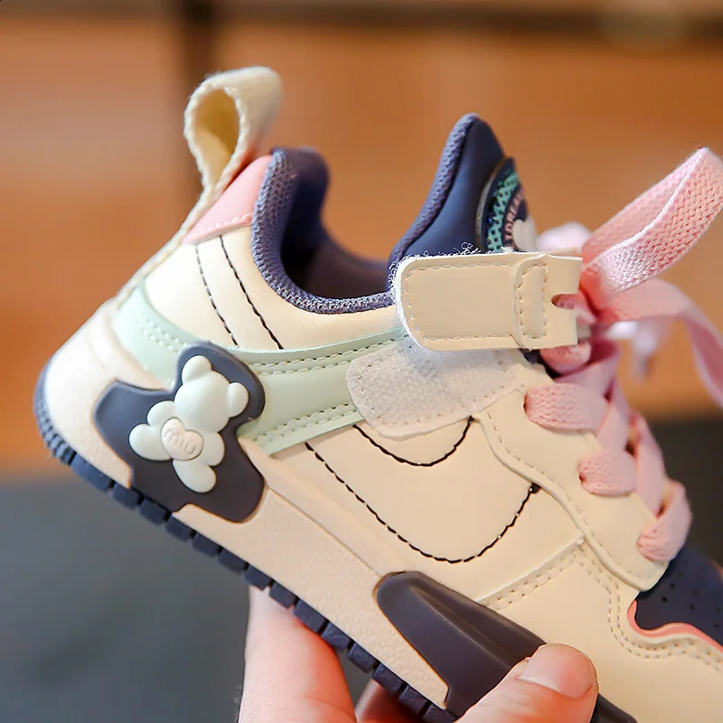 Children Sports Board Shoes for Girls Cute Bear Sneakers Kids Soft Bottom Breathable Casual Shoes Toddler Boys Flat Skate Shoes 250319