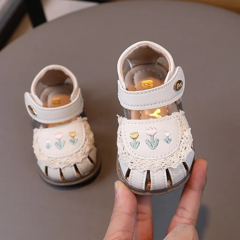 Little Flower Baby Girl Sandals 2024 Summer Childrens Beach Shoes Close Up Beige Pink 250304