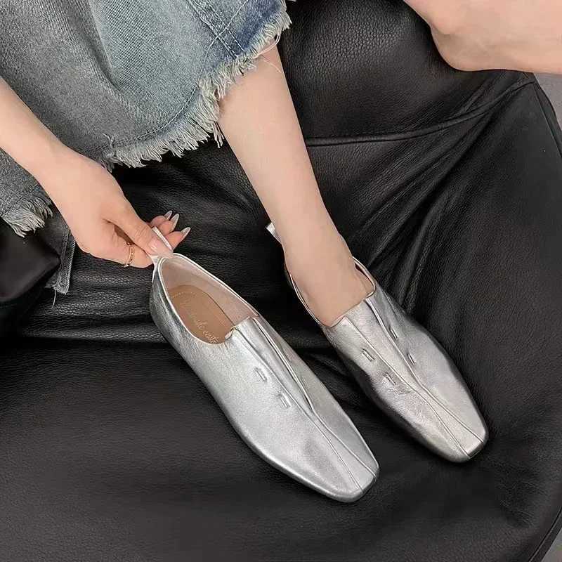 Womens flat shoes genuine leather sheepskin comfortable and smooth Siem Reap beige simple shoes spring and autumn soft load square toesXJ250319
