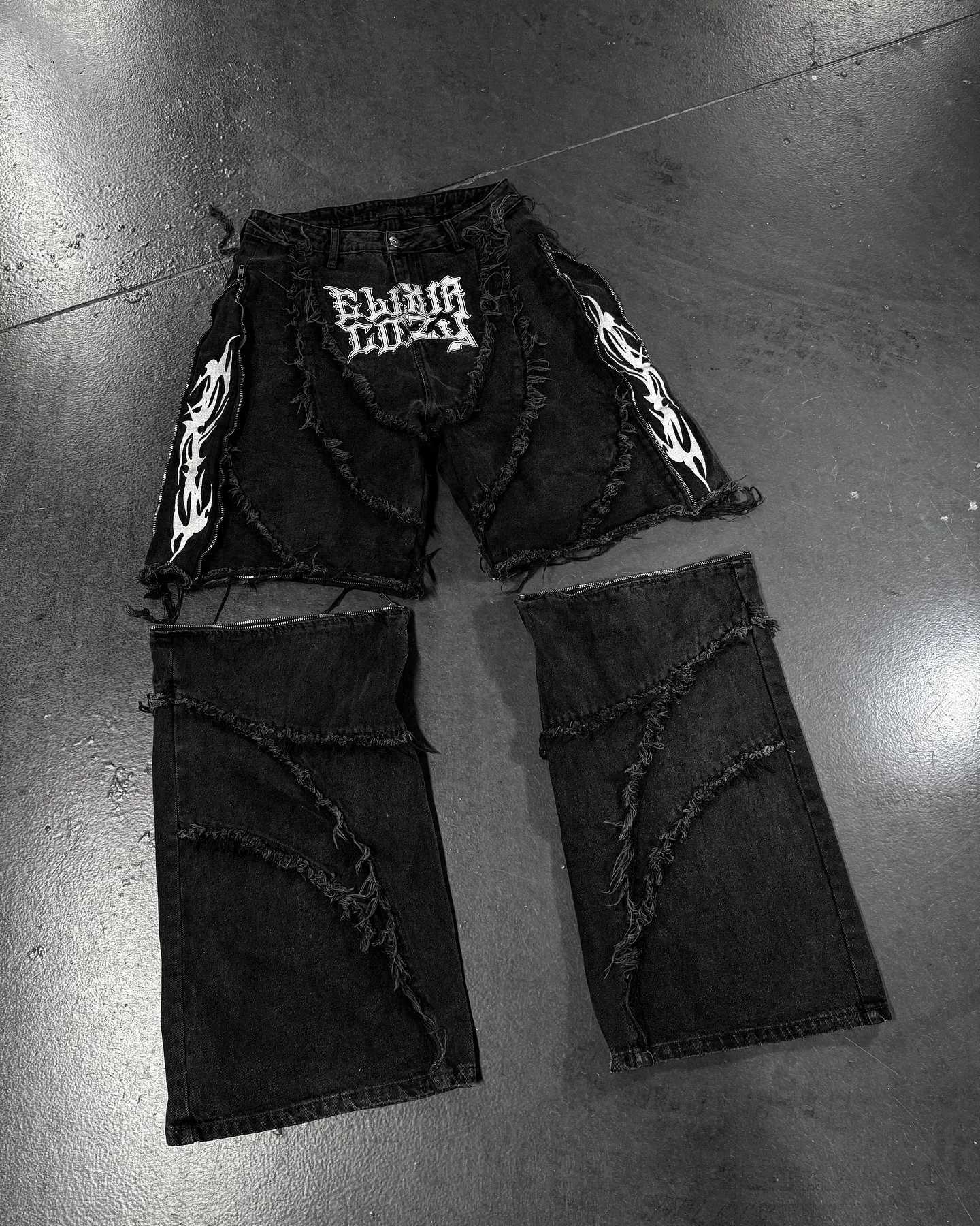 Y2k decal striped embroidered fur edge jeans fashionable American retro zipper patchwork pocket jeans punk mens black denim pantsT250319