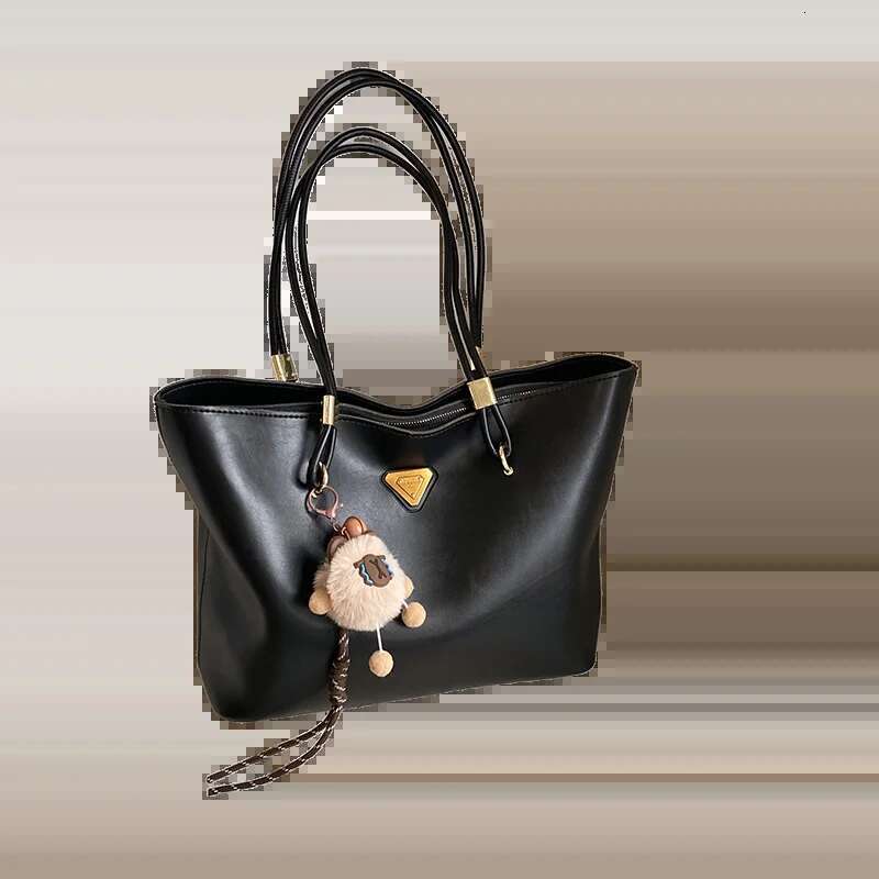 2025 Winter New High-End Designer Fashion Personality Large-Capacity Tote Work Commuter Shoulder Bag Retro Trend