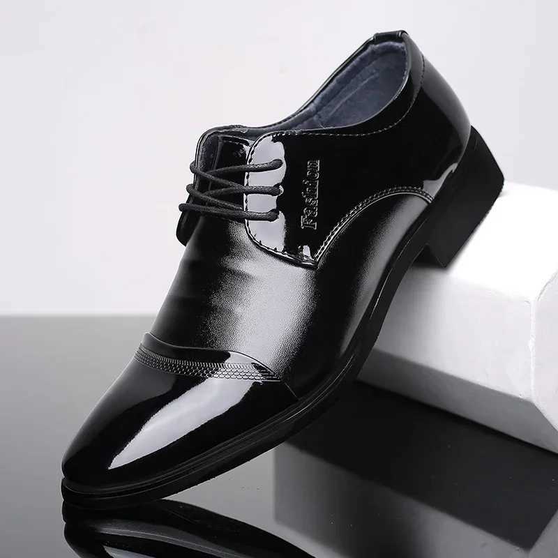 High quality formal leather mens dress shoes breathable mens casual shoes Italian luxury brand lace shoelaces N-slip mens driving shoesXJ250319