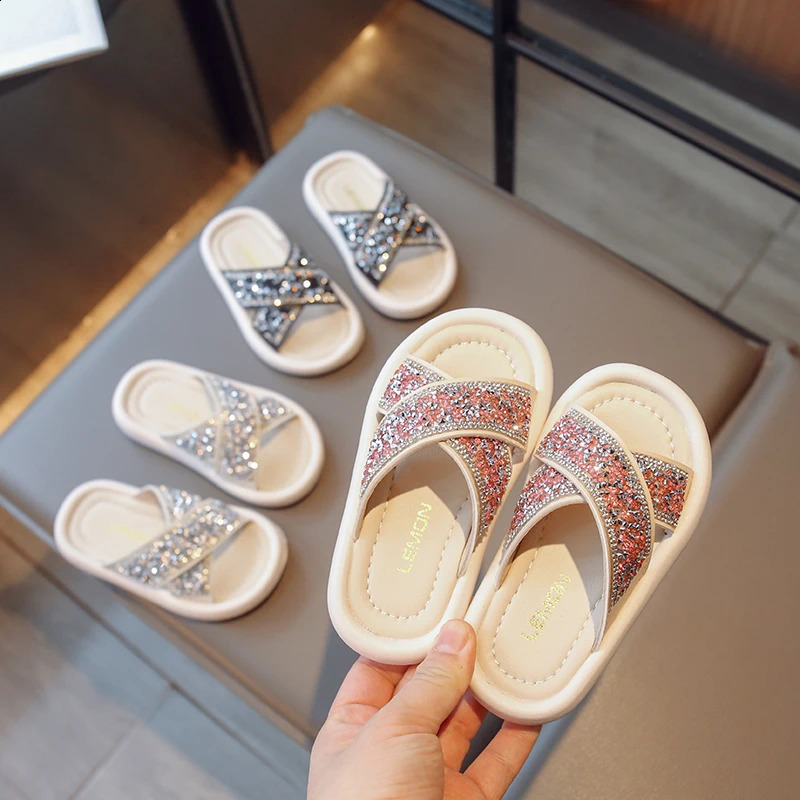 Girls Sliding Water Diamond Platform Beach Beautiful Leisure Childrens Sliding Open Toe Shining Sweet Anti slip Childrens Shoes 250318