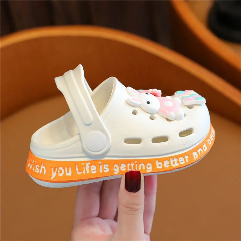Breathable and cute childrens summer slippers with soft soles and anti slip indoor beach sandals suitable for both boys and gir 250318