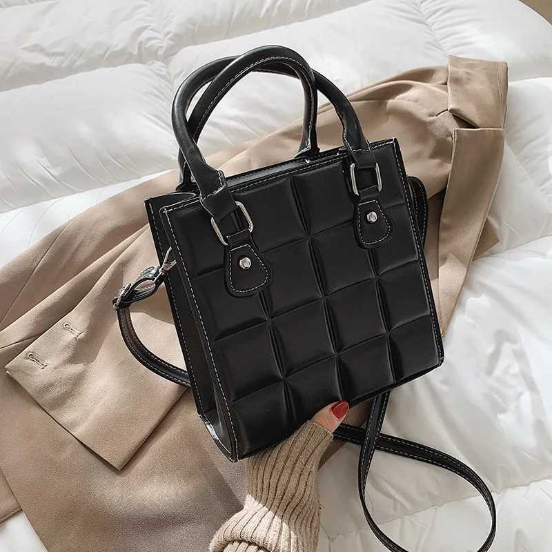 New Arrival High quality womens portable handbag small bag popular fashion girl casual shoulder cross body bag retro daily square bag T250318