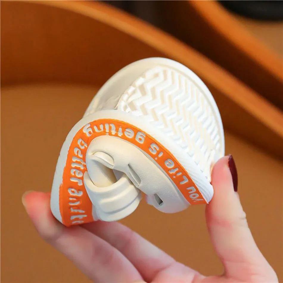 Breathable and cute childrens summer slippers with soft soles and anti slip indoor beach sandals suitable for both boys and gir 250318