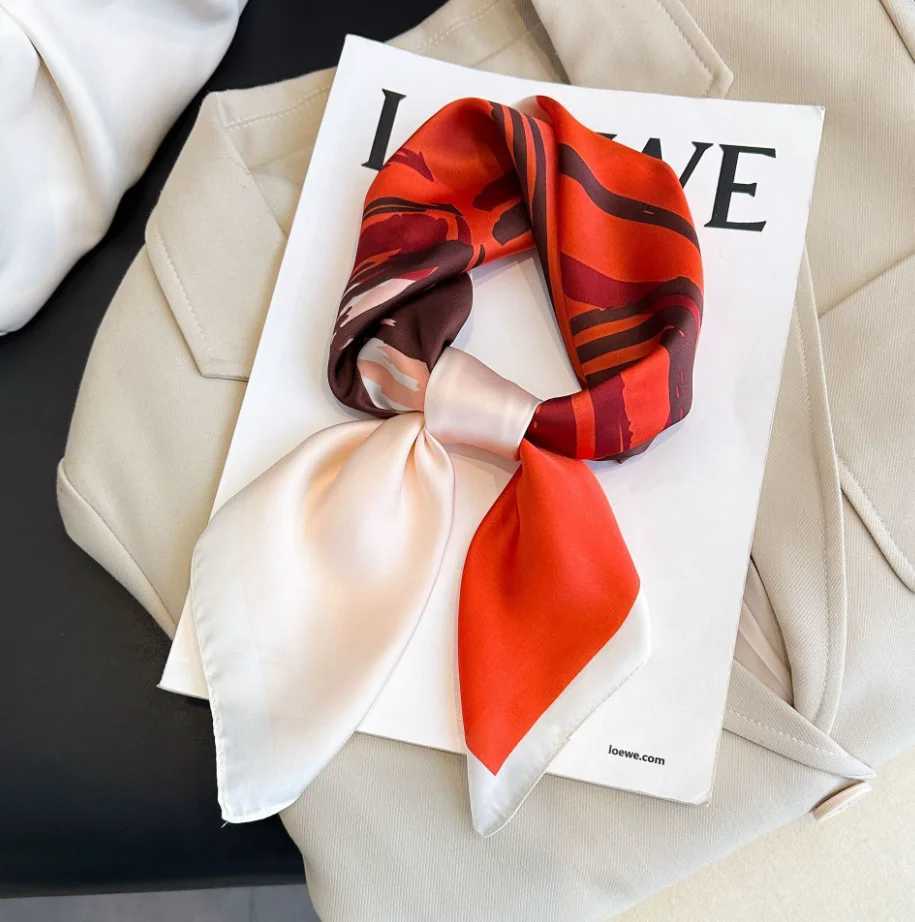 Stmanya Simation Square Silk Scarf Wen 70x70cm French Luxury Decorative New Fashion Matching Scarves Party Gift X2503191