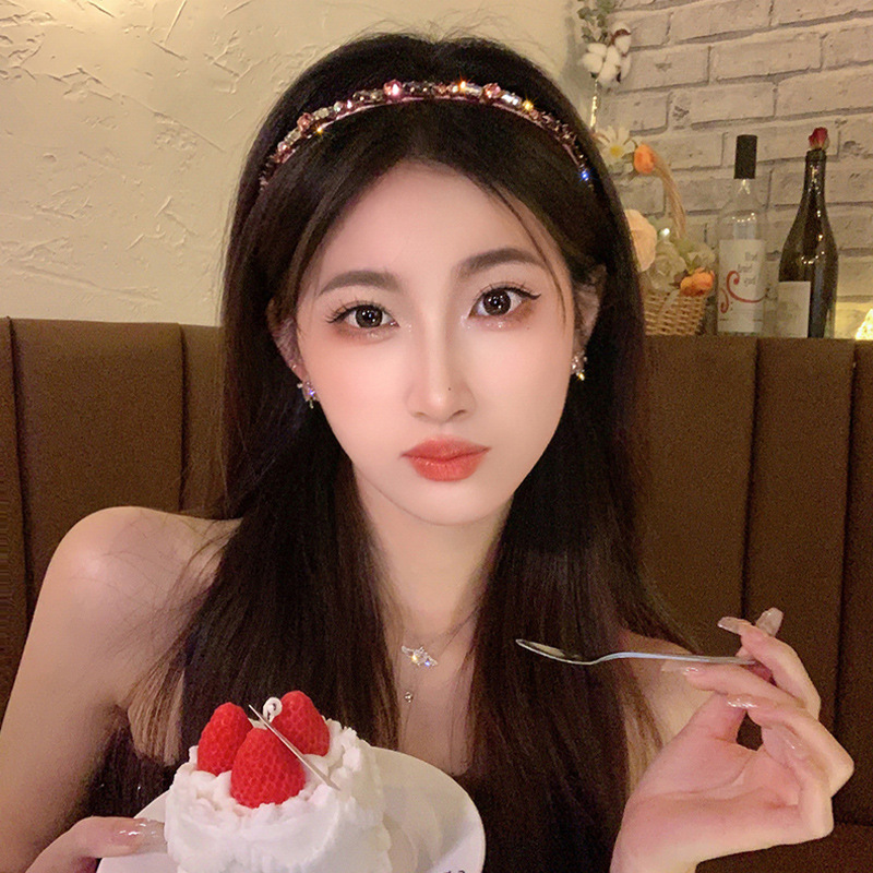 Luxurious Wedding Accessory: Ladies' Zircon-Embellished Headband with Iridescent Gemstone Adornment