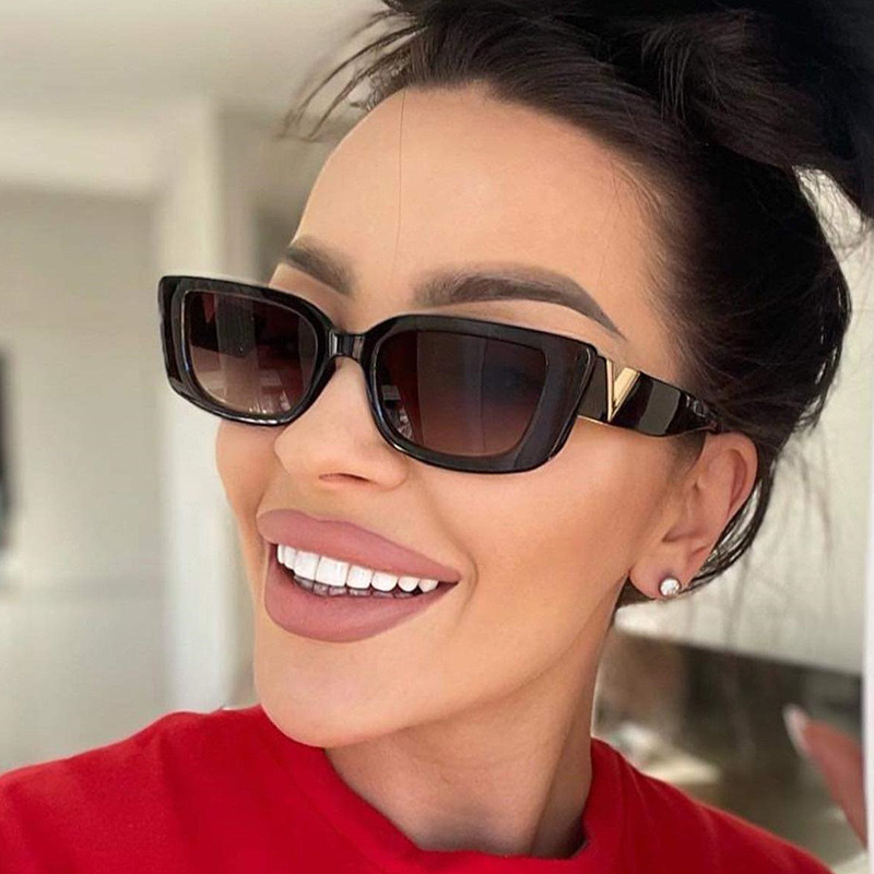 Explosive fashion V square small frame sunglasses advanced sense of European and American style net red with the same trend retro sunglasses 2025