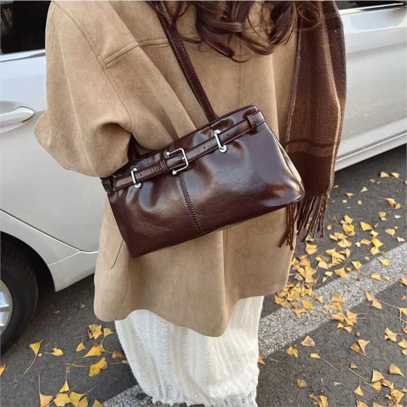 Belt design PU leather shoe bag Korean Fi luxury underwear bag 2025 new winter high-quality trend handbag Y250318