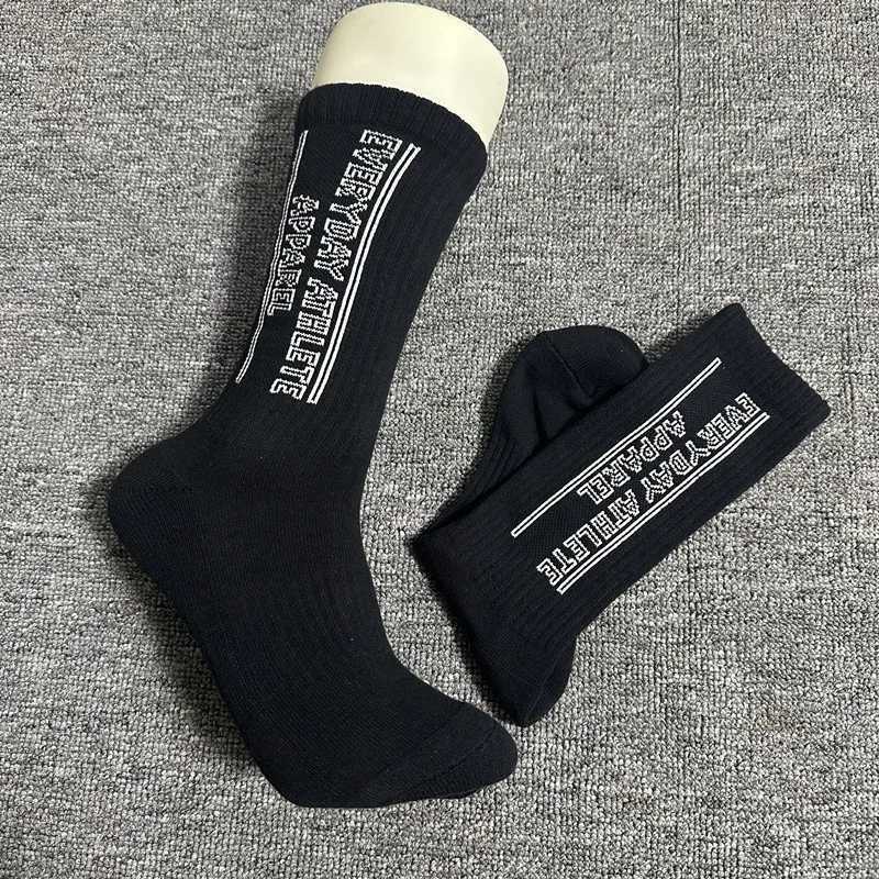 1 pair of mens cotton shock-absorbing thick sports socks white black gray street skateboarding basketball socks X250319