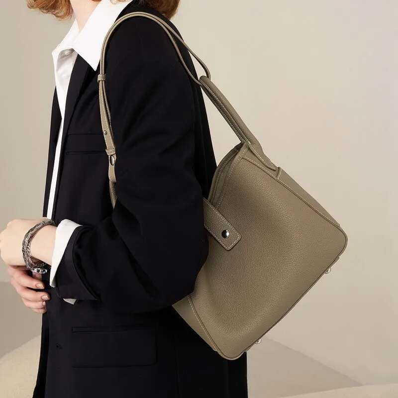 2024 Doctor Pillow Di Bucket Basket Ladies Handbag Geniune Leather Quality Commuter Shouder Crossbody Bag Female