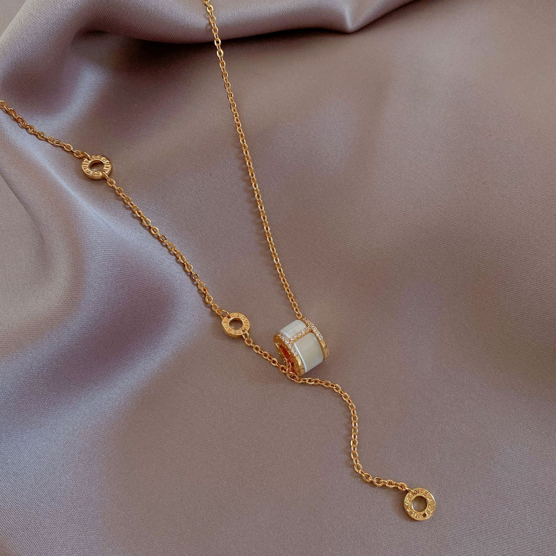 Elegant Titanium Steel Womens Necklace High End Light Luxury Collarbone Chain Jewelry for a Niche Style Statement
