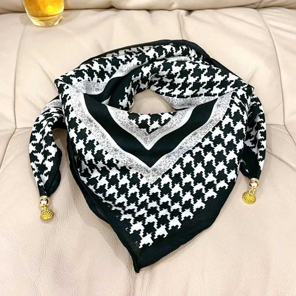 Magnetic triangular neck protective scarf suitable for warm autumn and winter 2024 new cotton linen scarf high-end neck scarf X250319