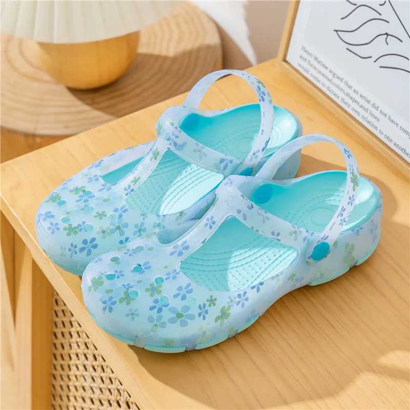 New Arrival Summer Women Jelly Sandals Hole Slippers Luxury Breathable Non Slip Beach Sandals Outdoor Anti Slip Sports Slippers Nurse Shoes T250318