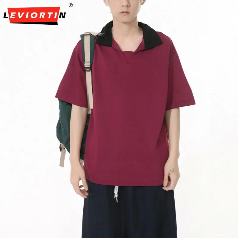 The South Korean version for men in the summer of will match the color with the trend of simple lapels and casual loose polo T-shirts 250317