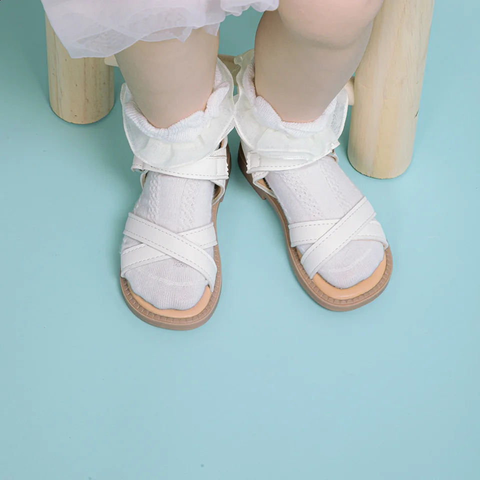 2024 Summer Girls Soft Bottom Sandals Fashion Retro Hollow Roman Casual Shoes Opentoe Hundreds Of Princess Beach 250304